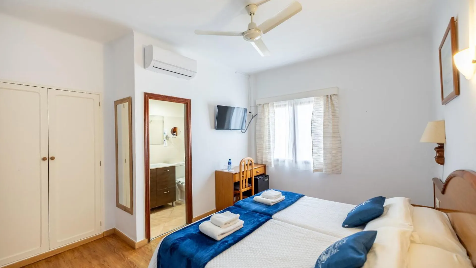Hostal Doris - Adults Only Colonia de Sant Jordi Spain